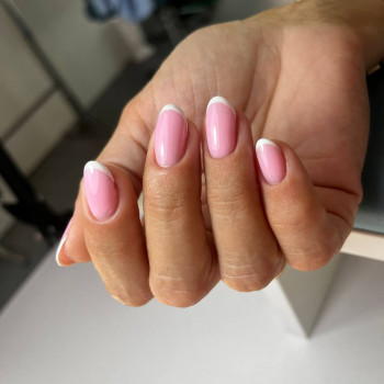 Маникюр с покрытием и укреплением
                    Мастер маникюра Валентина Киев