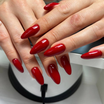 Маникюр с покрытием и укреплением
                    Мастер маникюра Валентина Киев