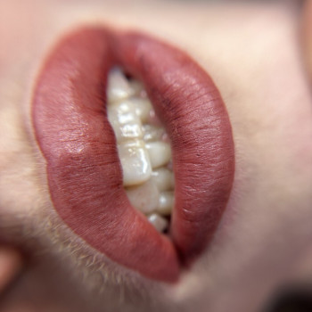 Перманентний макіяж губ