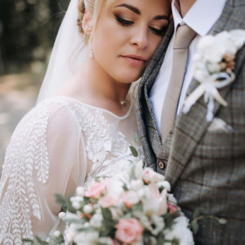 Макіяж на любий випадок
                    Майстер з нарощування волосся Елена Київ