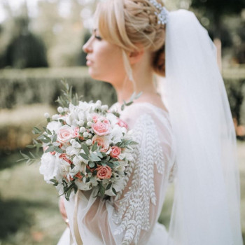 Макіяж на любий випадок
                    Майстер з нарощування волосся Елена Київ