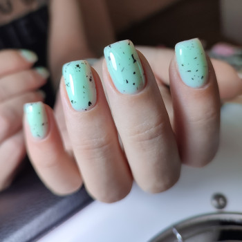 Манікюр з кольоровою базою
                    Майстер манікюру Лилия Харків