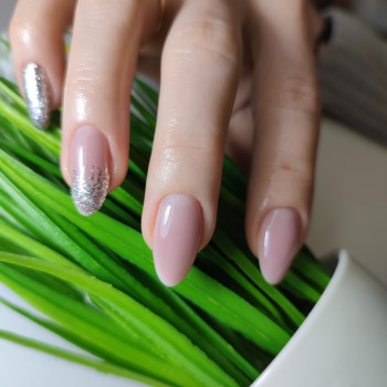 Корекція нарощених нігтів
                    Майстер манікюру Лилия Харків