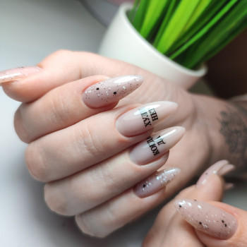 Корекція нарощених нігтів
                    Майстер манікюру Лилия Харків