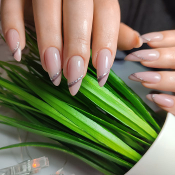 Корекція нарощених нігтів
                    Майстер манікюру Лилия Харків