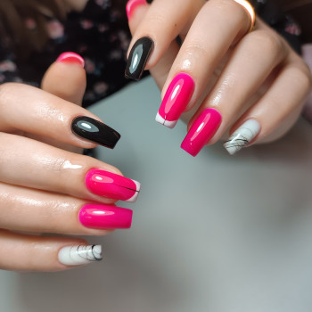 Корекція нарощених нігтів
                    Майстер манікюру Лилия Харків