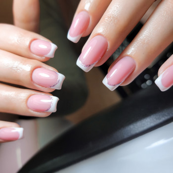 Манікюр с дизайном френч
                    Мастер маникюра Лилия Харьков