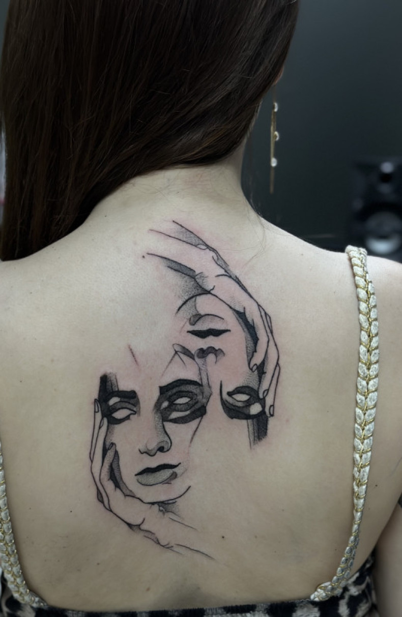 Для дівчат чорно-білі на спині, фото - Тату салон Tattoo Line
