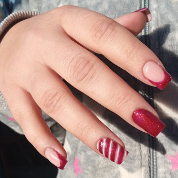 Червоний манікюр новорічний з блискітками, фото - Майстер манікюру Alyona