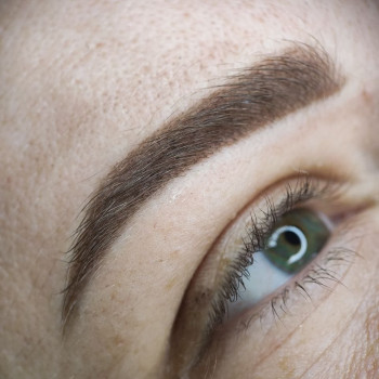 Корекція брів