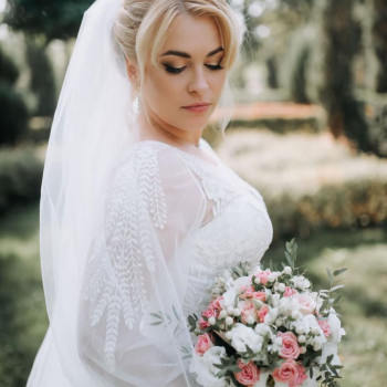 Прическа
                    Мастер по наращиванию волос Елена Киев