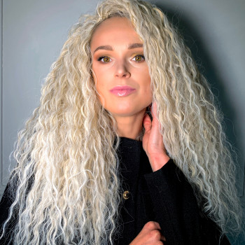 Прическа
                    Мастер по наращиванию волос Елена Киев