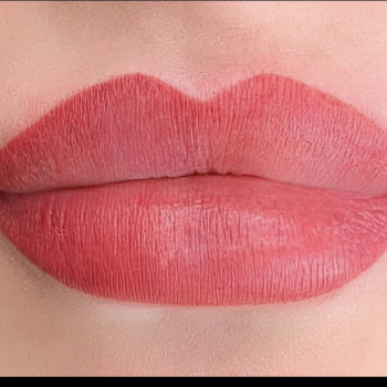 Корекція перманенту губ
                    Мастер перманентного макияжа Александра Кривой Рог