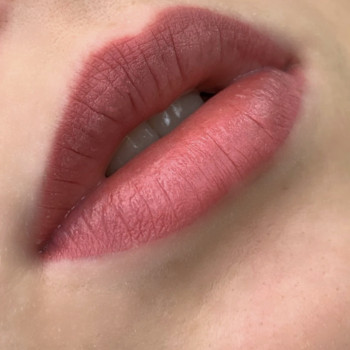 Загоєний перманент губ