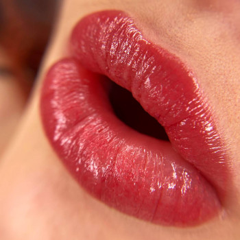 Перманентний маквяж губ