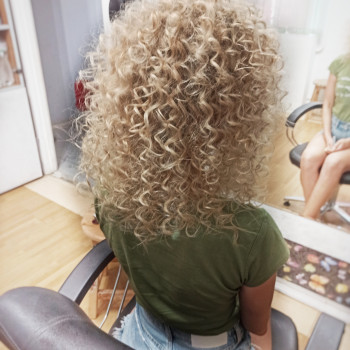 Пишні локони