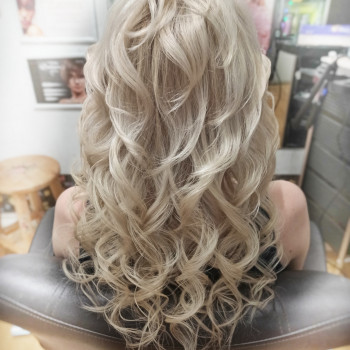 На нарощене волосся