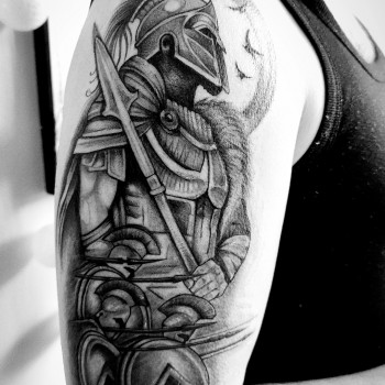 Тату для хлопців на плечі спартанець, фото - Тату салон Tattoo Code