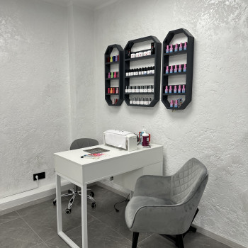 Оренда робочого місця майстра манікюру
                    Салон красоты  Киев