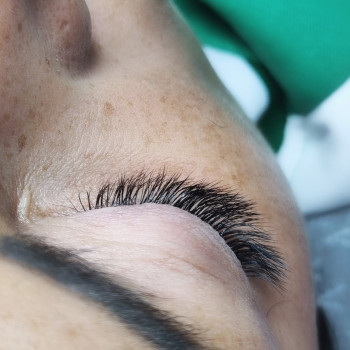 Нарощування вій, LED нарощування вій
                    Косметолог-естетист Влада Харків