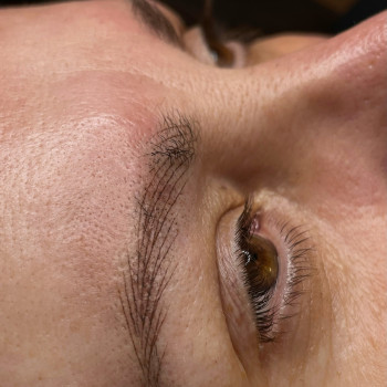 Волоскова реконструкція брів
                    Мастер перманентного макияжа Олеся Киев