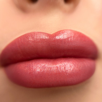 Перманент губ
                    Майстер перманентного макіяжу Аліна Бровари