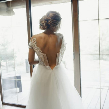 Прическа
                    Мастер по наращиванию волос Елена Киев