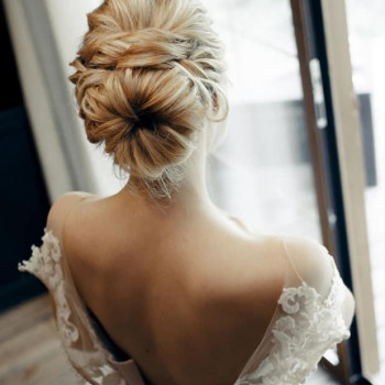 Прическа
                    Мастер по наращиванию волос Елена Киев