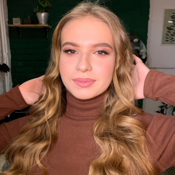 Прическа
                    Мастер по наращиванию волос Елена Киев