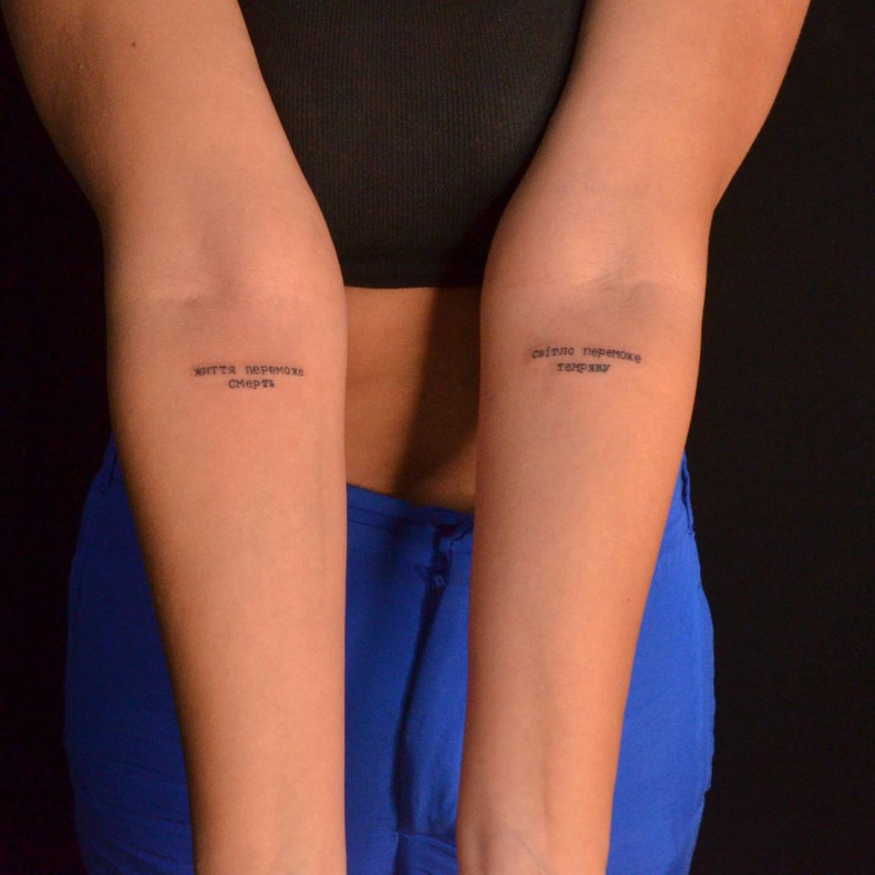 Женские на предплечье черно-белые, фото - Тату салон Teta Tattoo