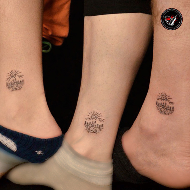 Чорно-білі мінімалізм на щиколотці, фото - Тату салон Teta Tattoo