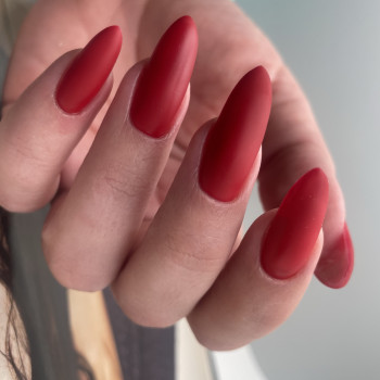 Червоний манікюр матовий на довгі нігті, фото - Майстер манікюру Наргес Свир