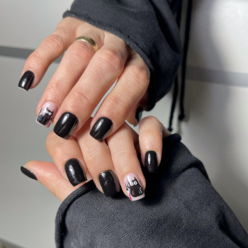Манікюр на короткі нігті з малюнком чорний, фото - Майстер манікюру Ірина Сулиця