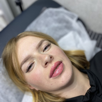 Перманентний макіяж брів та губ
                    Мастер перманентного макияжа Анастасія Луцк