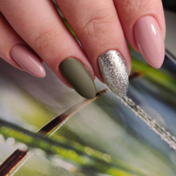 Рожевий манікюр зі сріблом хакі, фото - Майстер манікюру Вікторія Буряк
