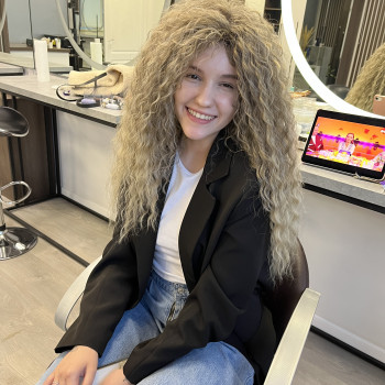 Афрокудрі Київ 3900 грн з матеріалом з наявності
                    Перукар Надежда Київ