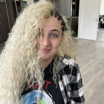 Афрокудрі Київ 3900 грн з матеріалом з наявності
                    Перукар Надежда Київ