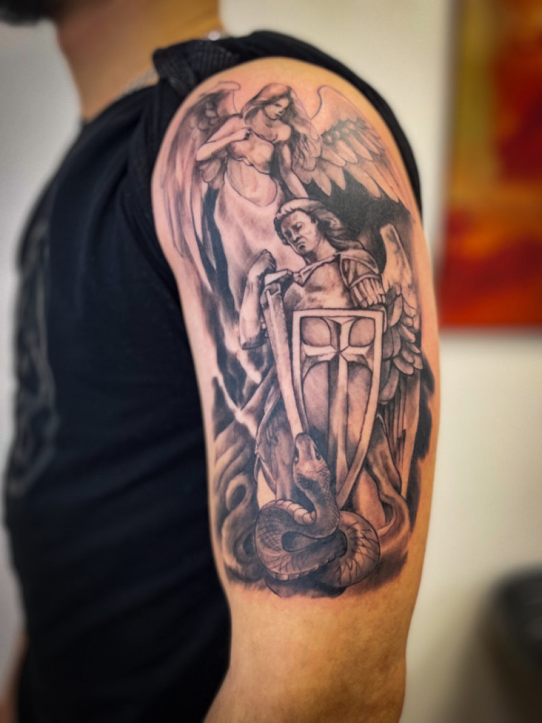 Для хлопців змія на плечі, фото - Тату салон Alpha Tattoo Studio