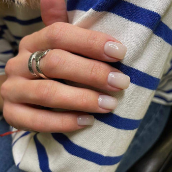 Манікюр зі зняттям та покриттям
                    Салон красоты Fargo Киев