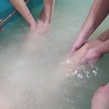 Масаж в 4 руки під водою
                    Салон краси Імперія краси Кременчук