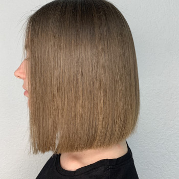 жіноча стрижка, пряме волосся