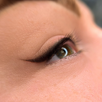 Ніжна стрілочка з тінню