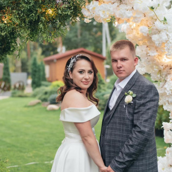 Образ на свадьбу
                    Майстер з нарощування волосся Елена Київ