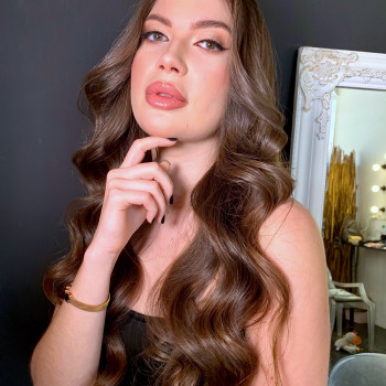 Макіяж на любий випадок
                    Майстер з нарощування волосся Елена Київ