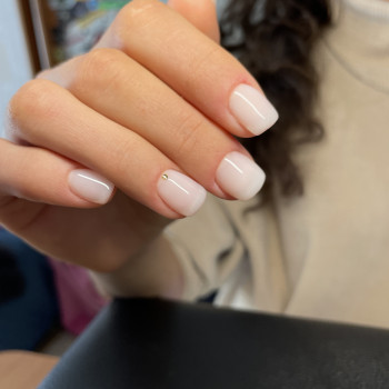 Нарощення нігтів на короткі тіпси + покриття кольором
                    Майстер манікюру Марина Хмельницький