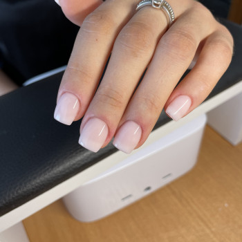 Нарощення нігтів на короткі тіпси + покриття кольором
                    Майстер манікюру Марина Хмельницький