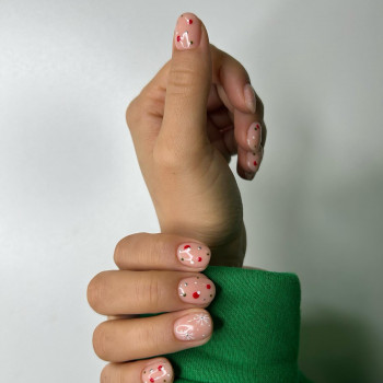 Манікюр зі зняттям та покриттям
                    Салон красоты Fargo Киев