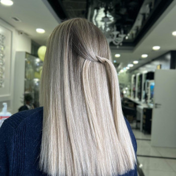 Жіноча стрижка укладка волосся блонд, фото - Салон краси Fargo