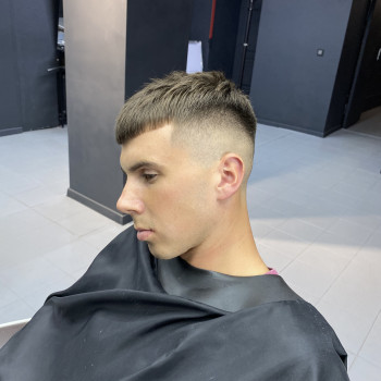 Стрижка чоловіча
                    Барбер Наталия Кропивницкий