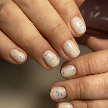 Маникюр на короткие ногти нежный светлый, фото - Лешмейкер Анна Савенко